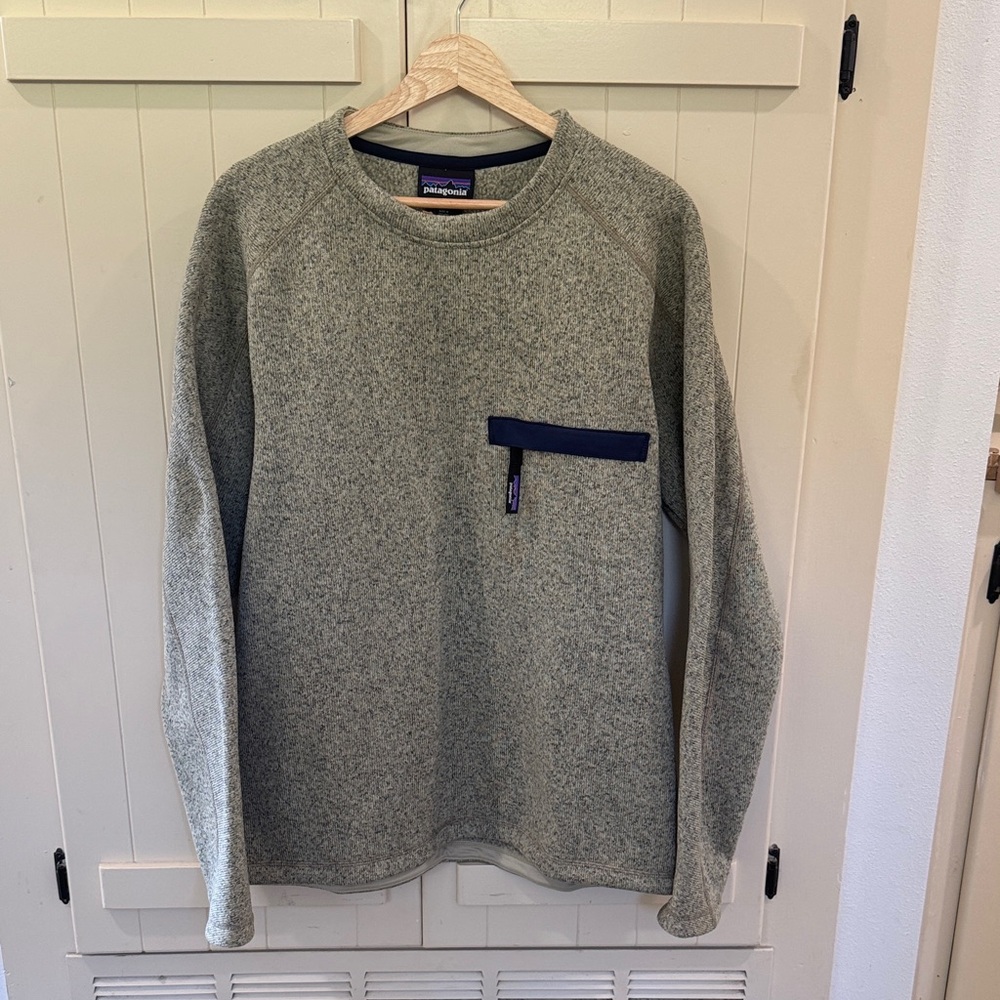 Patagonia Men's Crewneck Better Sweater in Gray-Green with Navy Accent Medium